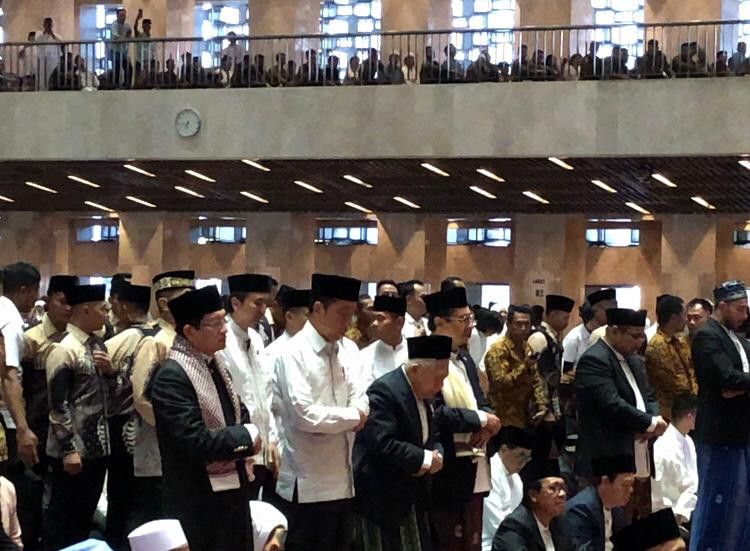 Jokowi-Ma'aruf Salat Idulfitri Terakhir Sebagai Presiden dan Wapres di Masjid Istiqlal