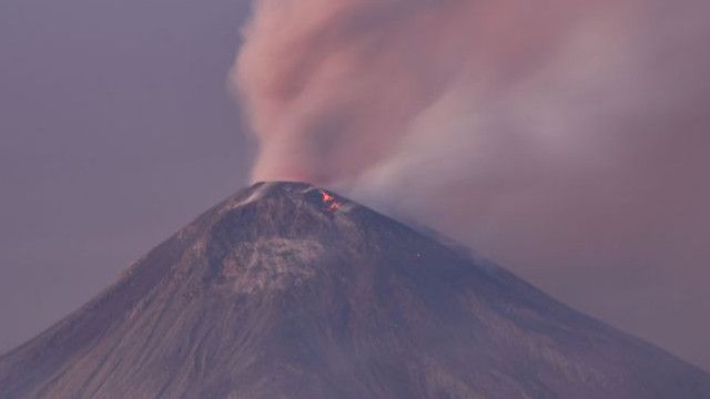 Puncak Gunung Lewotobi Laki-Laki Berpotensi Alami Pergerakan Tanah, Badan Geologi: Bahaya Lain dari Erupsi