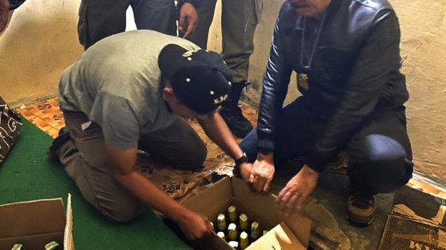 Satpol PP Garut Temukan Bunker Miras di Bawah Tanah