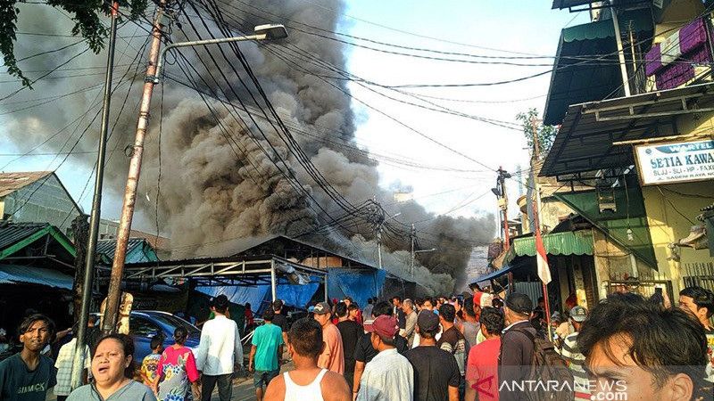 Ratusan Lapak dan Puluhan Kios di Pasar Kambing Ludes Dilahap Api