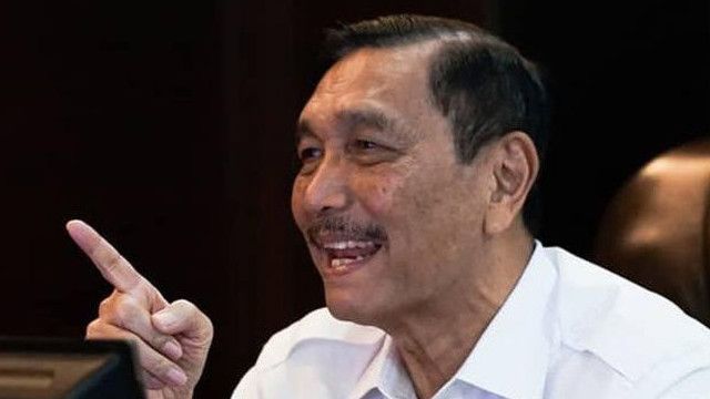 Kereta Cepat Whoosh Bermasalah, Luhut: Tak Ada Transportasi Publik di Dunia Ini yang Untung