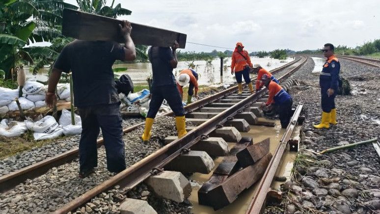 Rel Kereta di Kabupaten Grobogan Terendam Banjir, Sejumlah Rute Perjalanan Dialihkan
