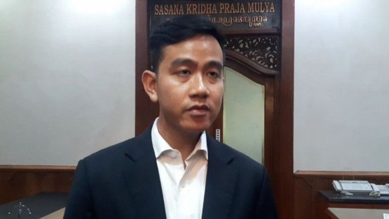 Bantah Iriana Cawe-cawe Buka Jalan si Sulung Jadi Cawapres, Gibran: Enggak Benar