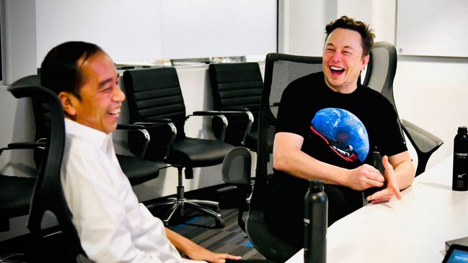 Momen Elon Musk Temui Jokowi Cuma Paka Kaos di Markas SpaceX