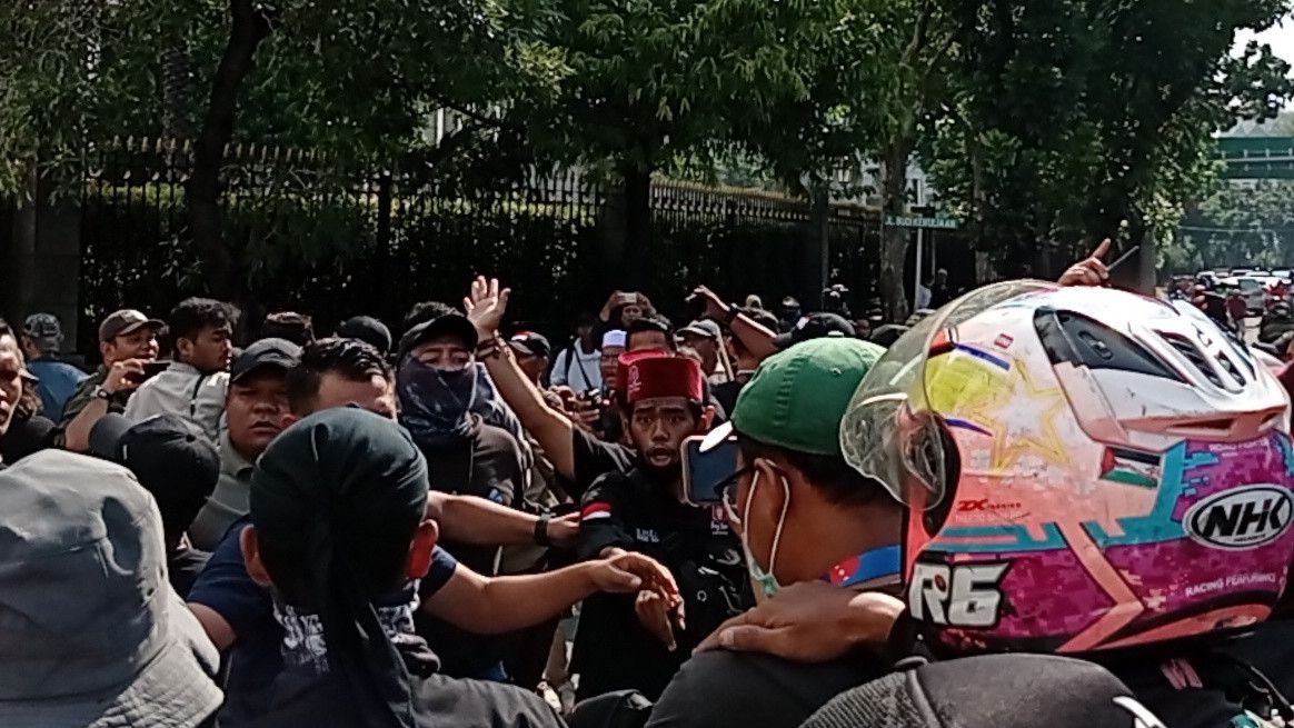 PA 212 Ricuh dengan Kelompok Lain saat Aksi Demo Tolak BBM Naik, Polisi: Cuma Miskomunikasi