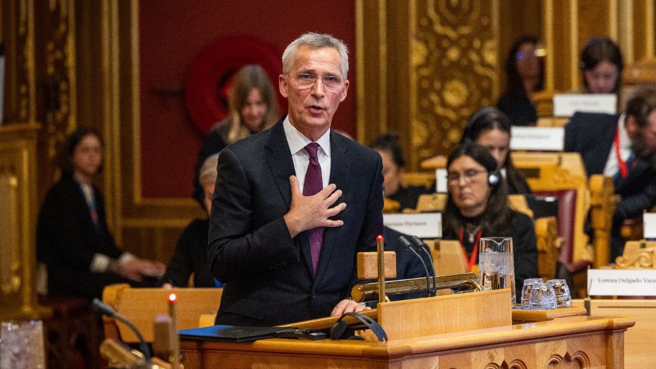 Stoltenberg: NATO Tidak Akan Biarkan Rusia Menang Lawan Ukraina