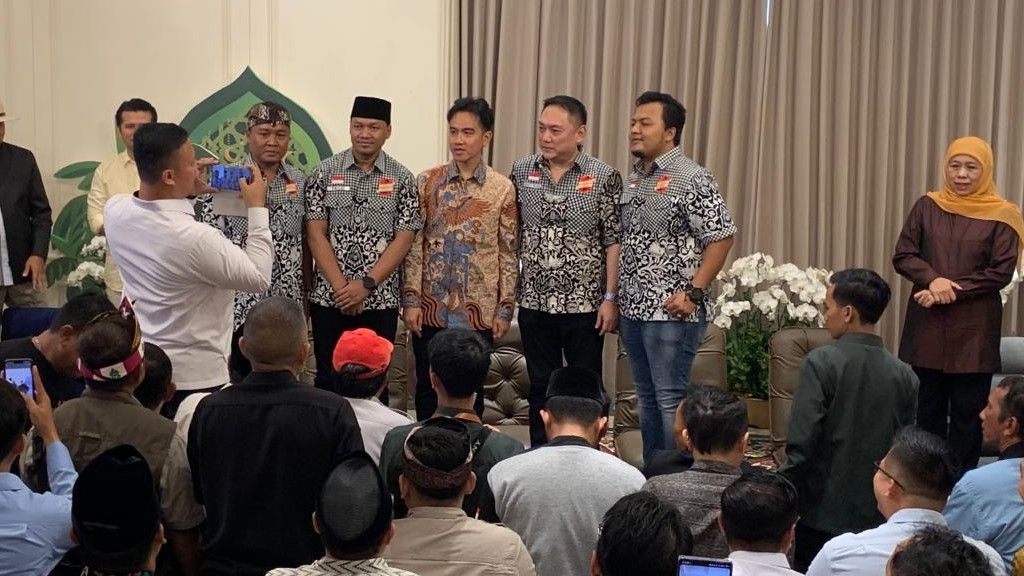 Gibran Sowan ke Rumah Khofifah karena Kehabisan Tiket Pesawat dari Balikpapan