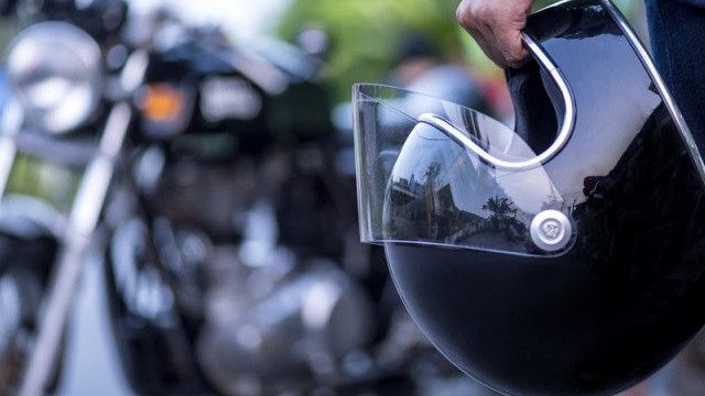 Bapak-Anak di Priok Curi Helm, Manfaatkan Momen Saat Pemilik Beli Bakso