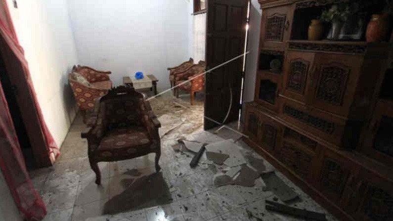 Kuatnya Ledakan di Kilang Pertamina Balongan Buat Kaca Masjid Ini Pecah Berhamburan
