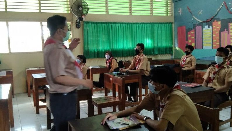Pembelajaran Tatap Muka di Jakarta Besok, Polisi Berjaga di Sekolah