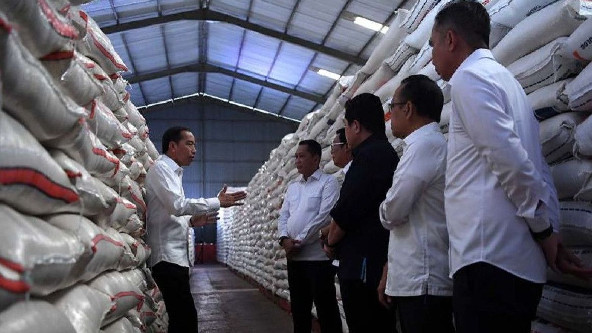 Jaga Stabilitas Harga, Presiden Jokowi Minta Beras Bulog Dilepas ke Pasar
