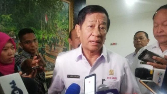 Didesak Mundur dari PSSI, Agum Gumelar Bela Iwan Bule