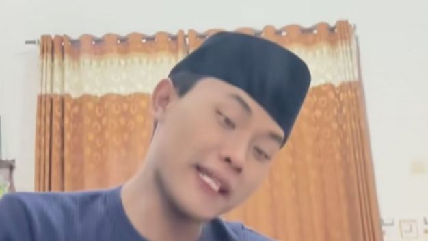 Anak Gus Dur Geram Lihat Elham yang Berdakwah Ciumi Anak Kecil