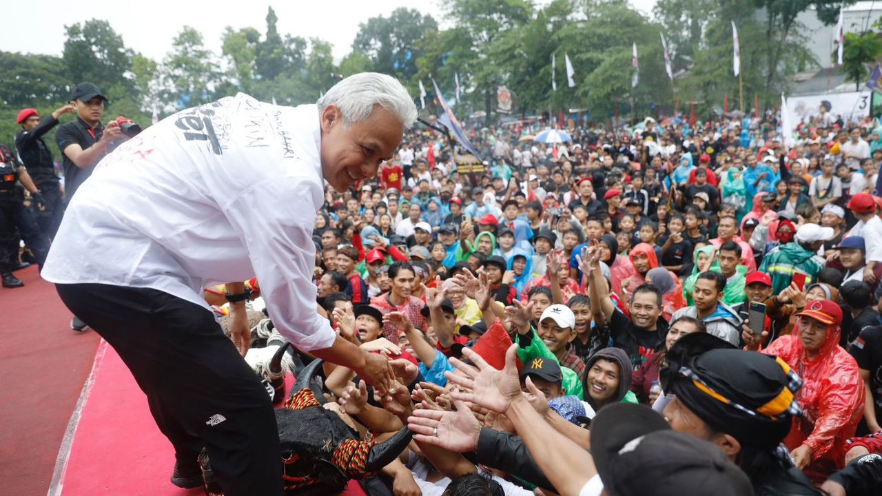 Kampanye Terbuka di Malang Sambil Hujan-hujanan, Ganjar: Kita Sedang Jemput Kemenangan