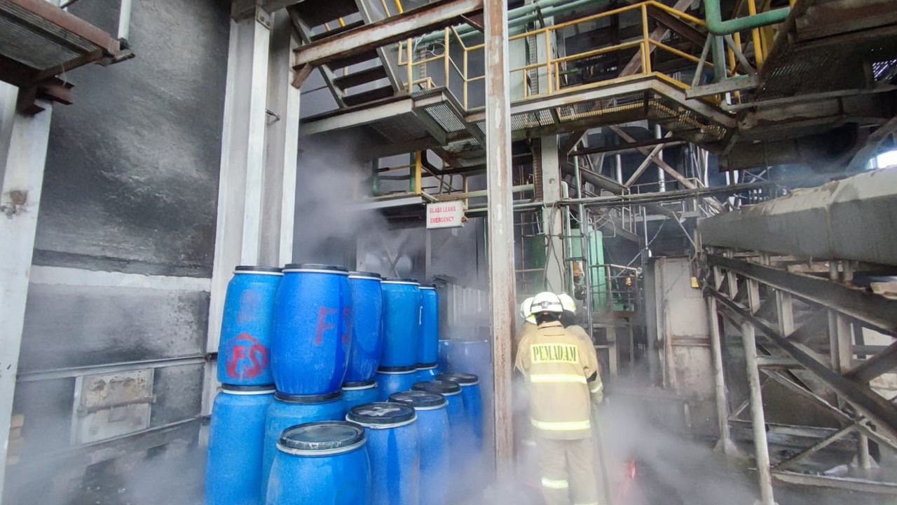 Lahar di Ruang Produksi Tumpah, Pabrik Botol Kaca di Cakung Jatim Kebakaran