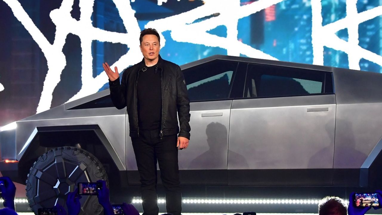 Elon Musk Gunakan Robot Humanoid Produksi Mobil Tesla, Target Tahun Depan