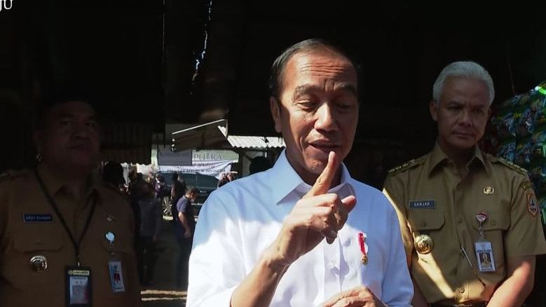 Tinjau Bahan Pokok di Pasar Blora Jateng Jelang Ramadhan, Jokowi: Tadi Saya Lihat Harganya Baik