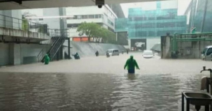 Diguyur Hujan, Bandara Soekarno-Hatta Banjir Hingga Semeter