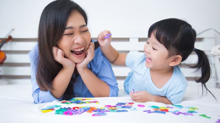 Ibu Sibuk Bekerja, Inilah Cara Terbaik Memaksimalkan Waktu Bermain Bersama Anak