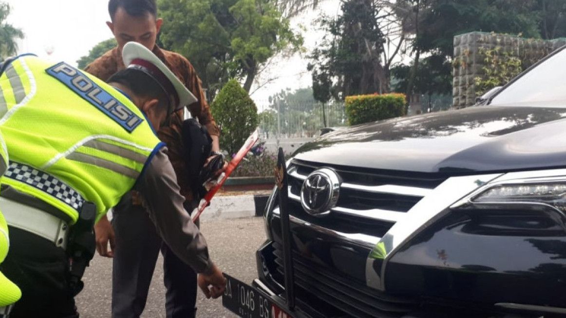 Kronologi Pengemudi Fortuner Berpelat Polri Palsu Ancam Pemobil Pakai Tongkat di Kawasan PIK Jakarta Utara