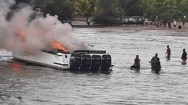 Satu Korban Meninggal Saat Speedboat Bupati Teluk Wondama Papua Barat Terbakar