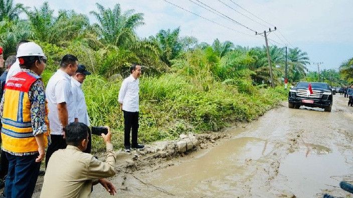 Jokowi: Perbaikan Jalan Rusak di Sumut Kita Mulai Juli 2023