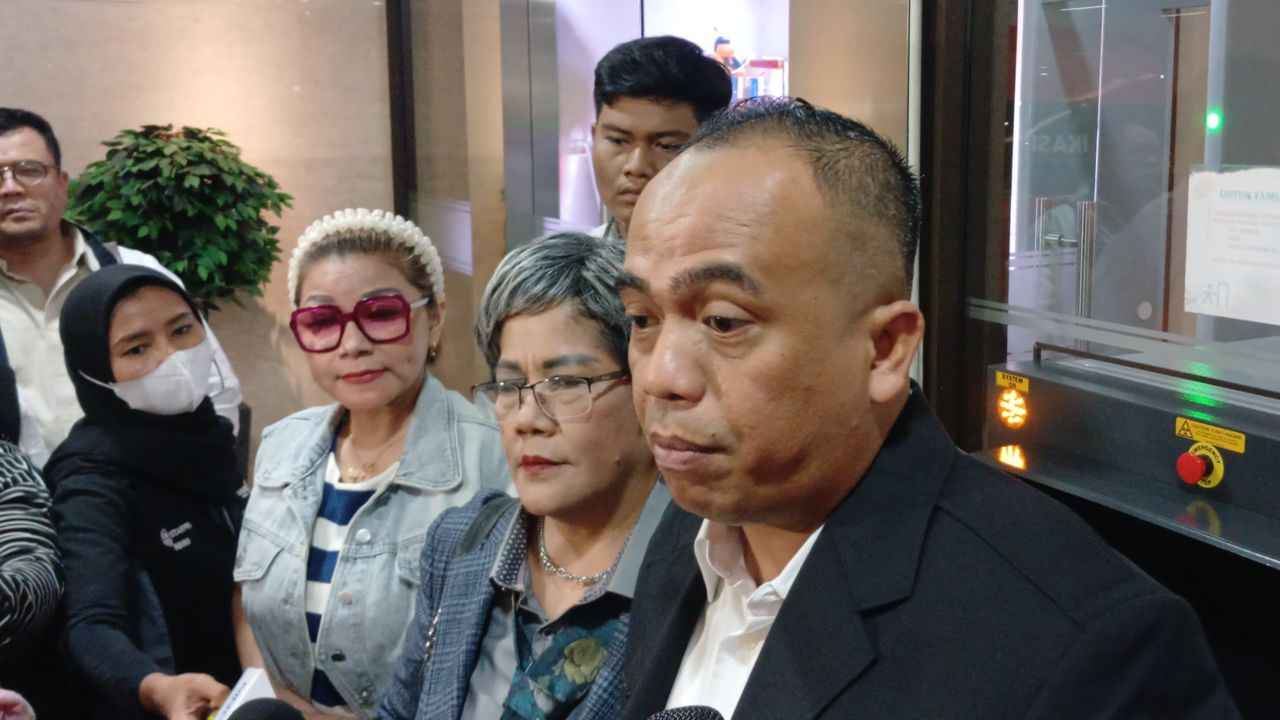 Lisa Mariana Sakit Tipes Usai Jadi Tersangka, Pengacara: Ada Suratnya