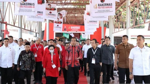Ganjar Ungkap Isi Bisikan Jokowi ke Dirinya Soal 'Langsung Kerja Usai Dilantik'