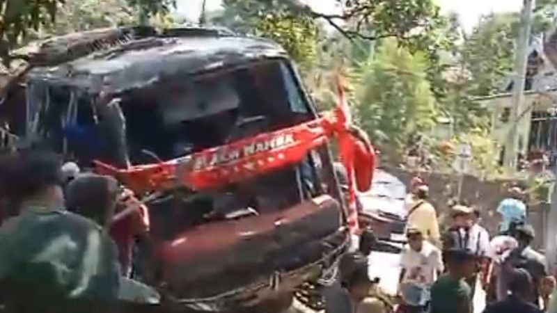 Syukuran Kelulusan Berujung Maut, Bus Karyawan RSBS Kecelakaan di Lereng Bromo, Delapan Orang Tewas
