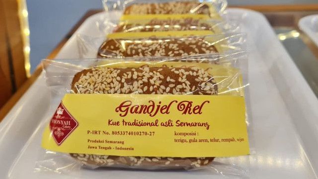 Omset Penjual Kue Khas Semarang Melejit karena Program Ganjar