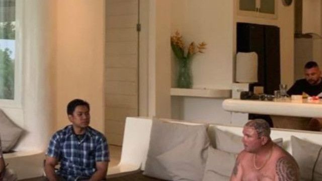 WNA Australia Ngamuk hingga Bakar Mobil Petugas Keamanan, Diduga Akibat Mabuk