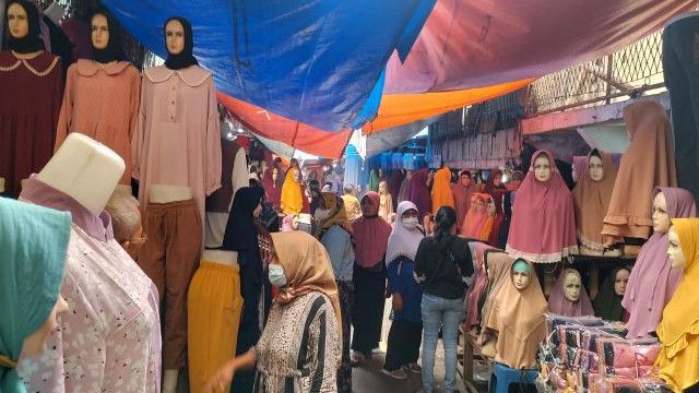 Penampakan Pasar Tanah Abang Penuh Sesak Pengunjung Jelang Ramadan, Banyak yang Tak Pakai Masker