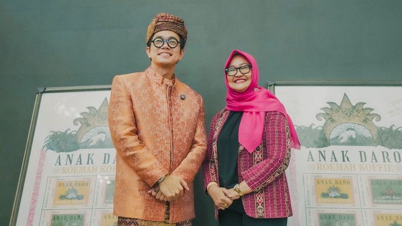 Hadirkan Budaya Minangkabau, Roemah Koffie Rilis Prangko Edisi Spesial Anak Daro
