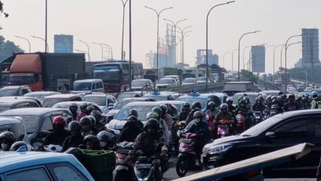 Pramono Setuju Trotoar di TB Simatupang Dipakai Demi Atasi Kemacetan