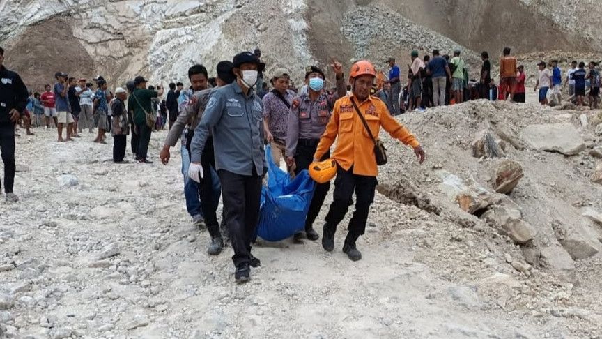 Petugas Masih Cari 11 Korban Tertimbun Galian Gunung Kuda Cirebon
