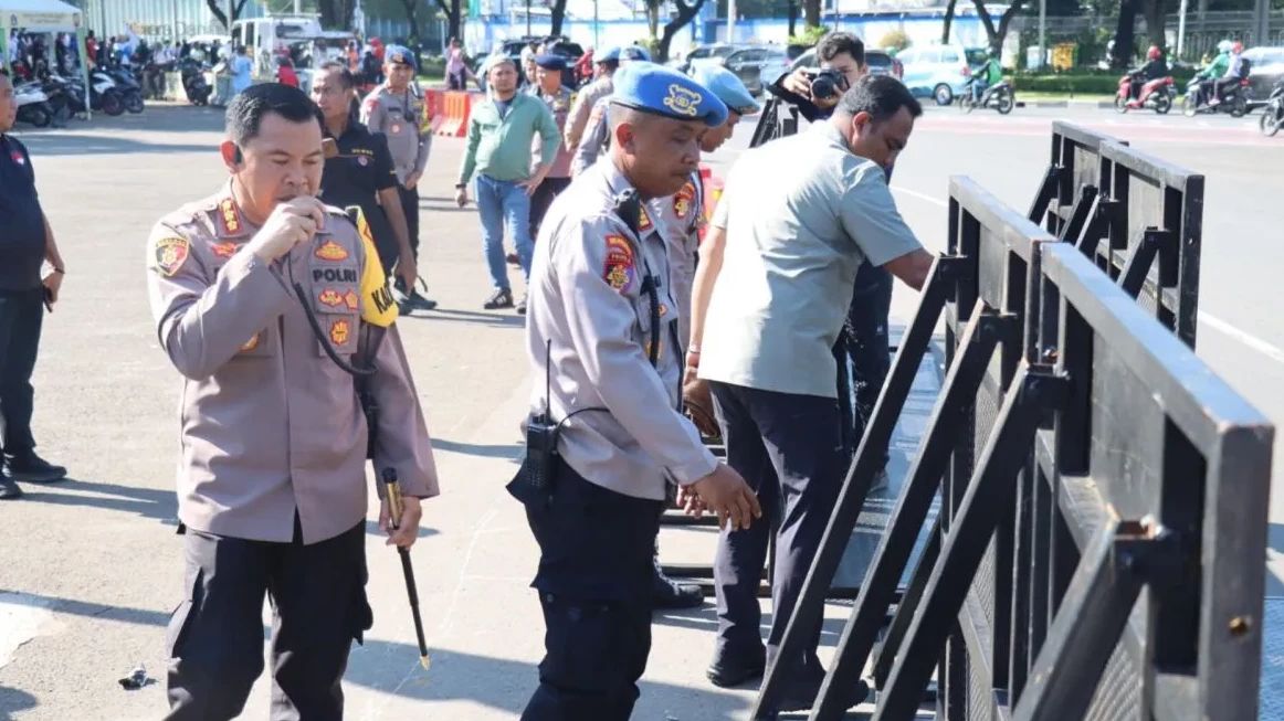 1.477 Personel Gabungan Amankan Demo Buruh di Patung Kuda Jakpus Hari Ini