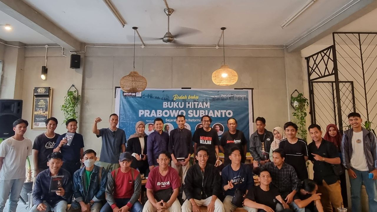Sejumlah Aktivis 98 Gelar Bedah Buku Hitam Prabowo Subianto di Mataram NTB