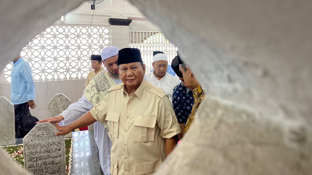 Ziarahi Makam Habib Ali Kwitang, Prabowo: Mudah-mudahan Bukan Sowan Terakhir