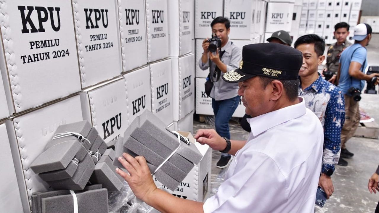 Lihat Gudang Logistik KPU Sidrap, Pj Gubernur Sulsel Memuji