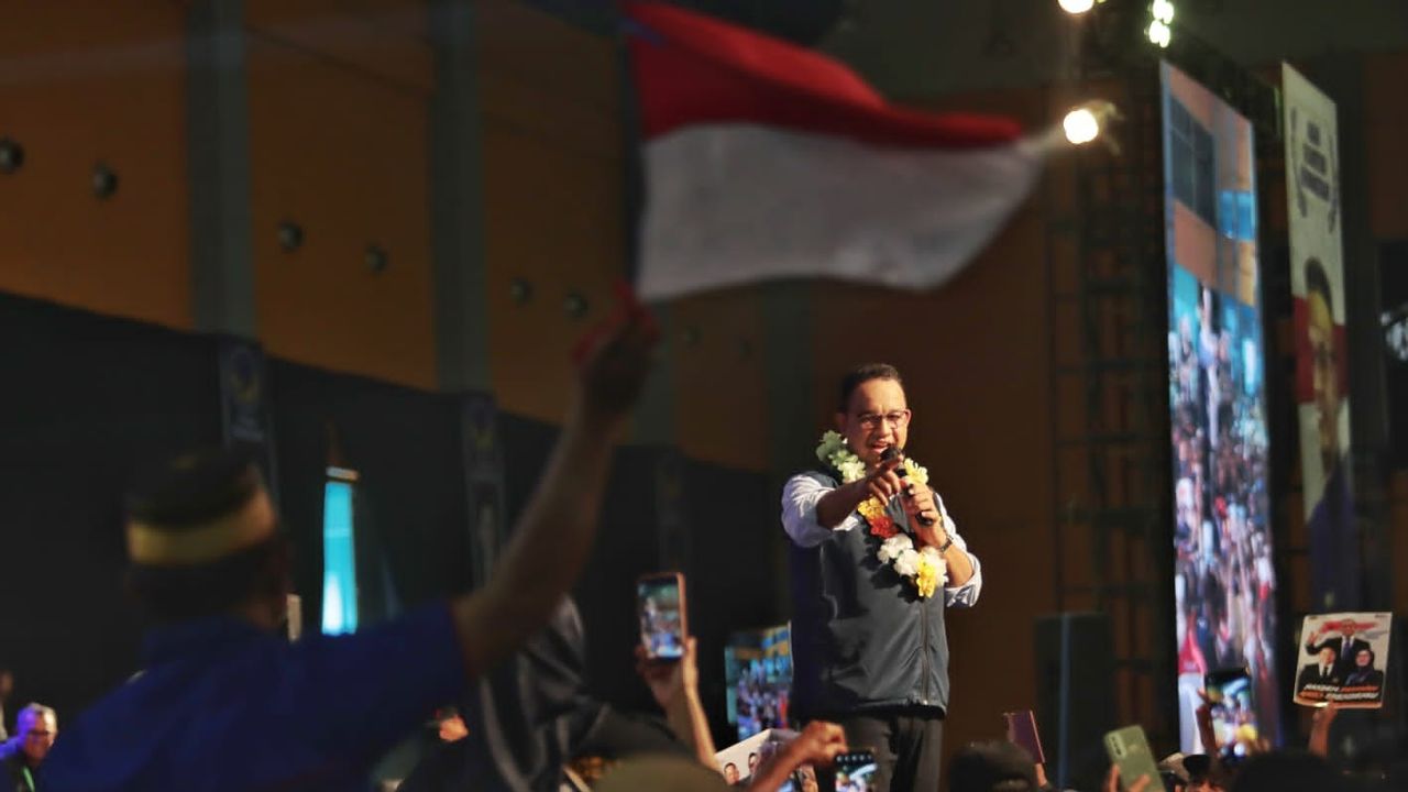 Momen Anies Baswedan Bikin Massa di Makassar Bingung, Lupa Lirik Lagu 'Maju Tak Gentar'?