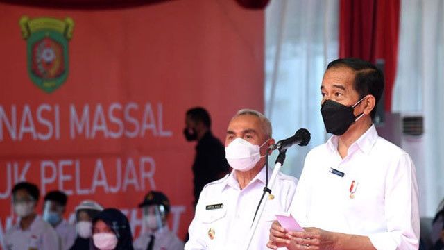 Sejumlah Pejabat Ngaku Sudah Suntik Vaksin Booster, Tapi Jokowi Belum