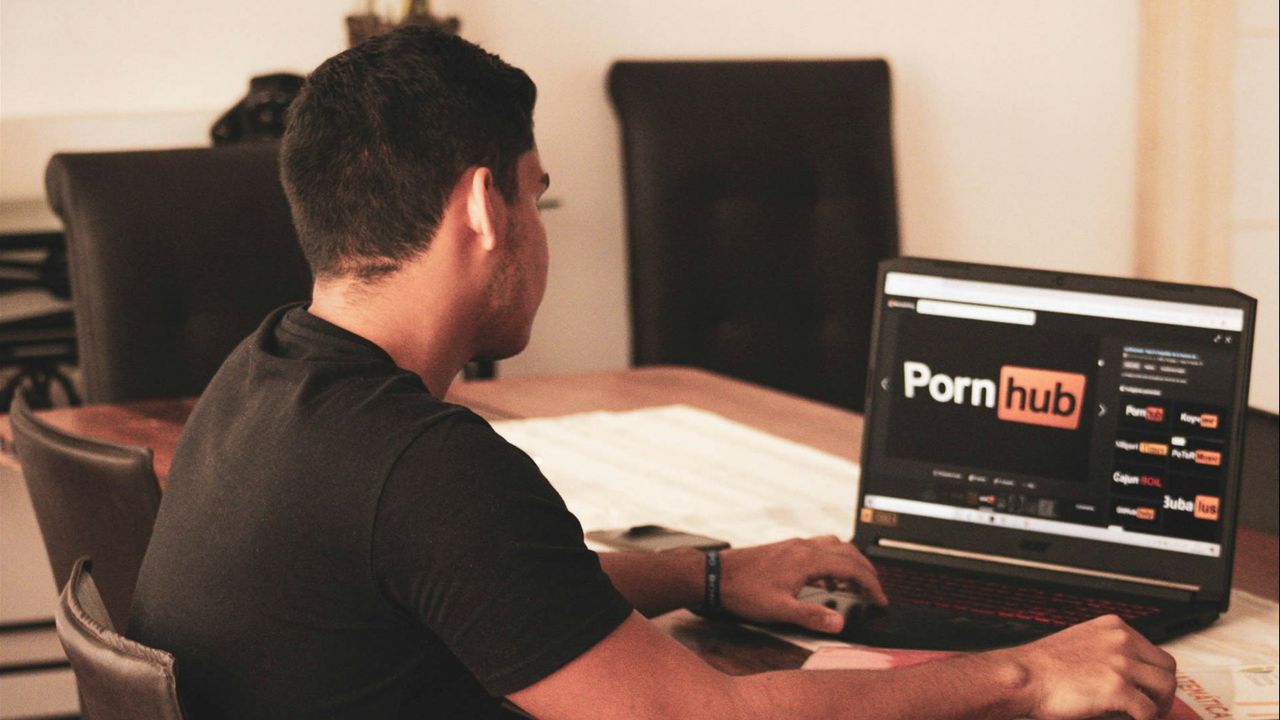 Mengatasi Kecanduan Menonton Video Porno dengan Tips Ampun Ini