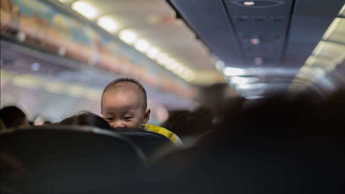 Syarat Bayi Naik Pesawat, Berikut Beberapa Hal yang Harus Anda Perhatikan dan Siapkan