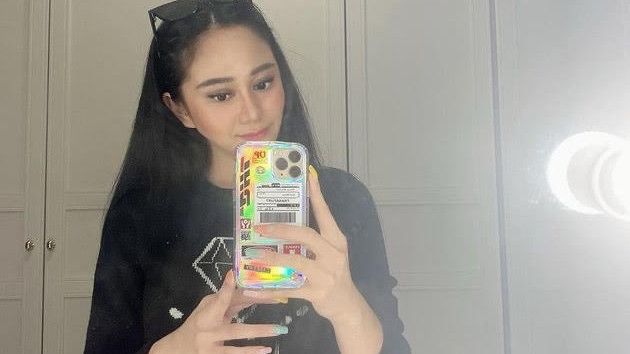 Viral Video 'Orang Kaya Nongkrong di Mal', Berikut Fakta Selebgram Denise Chariesta