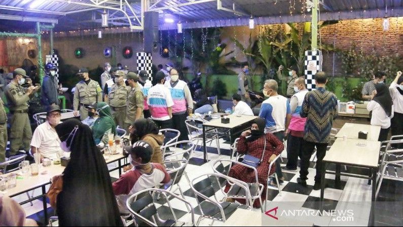 Kafe di Medan Labrak Aturan, Satpol PP Medan Bubarkan Tongkrongan