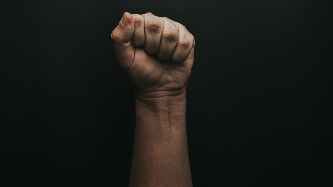 Viral Warga di Jakbar Ramai-Ramai Gebuk Dua Begal Bersenjata Api sampai Kritis