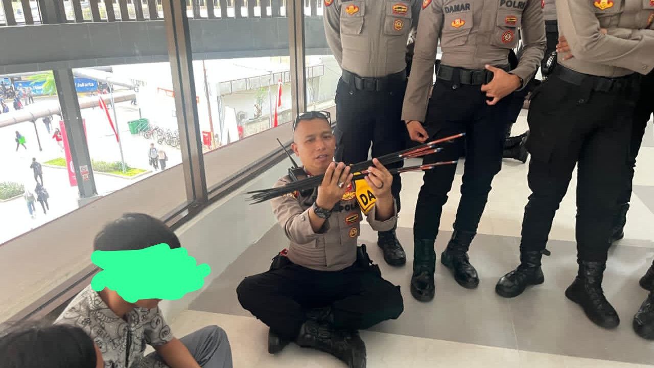 Polisi Cegah 276 Pelajar yang IIkut Demo di DPR, Satu Siswa Kedapatan Bawa 9 Busur Panah