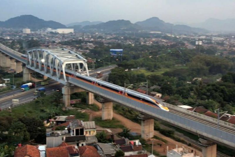 KCIC Sebut Laju Kereta Inspeksi di Jalur KCJB Capai 220 Km/Jam, Sejarah Baru di Indonesia