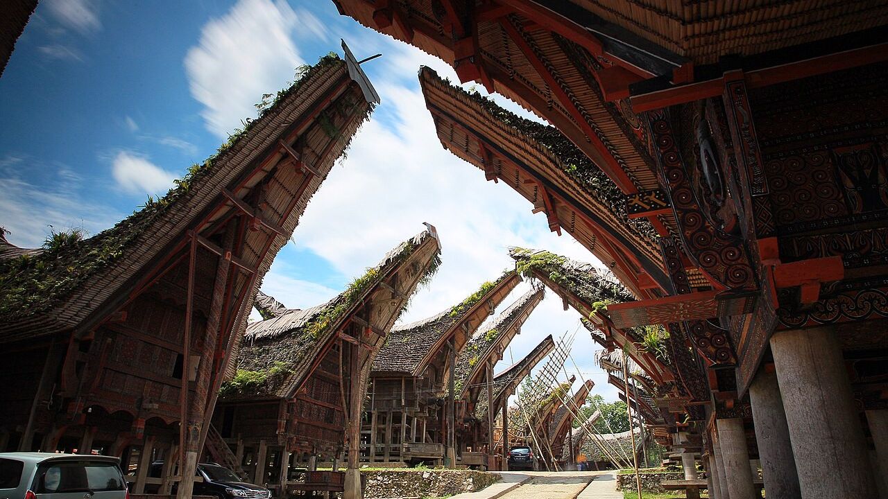 Kemenbud Soroti Konflik Lahan di Toraja yang Tumbalkan Rumah Adat Tongkonan
