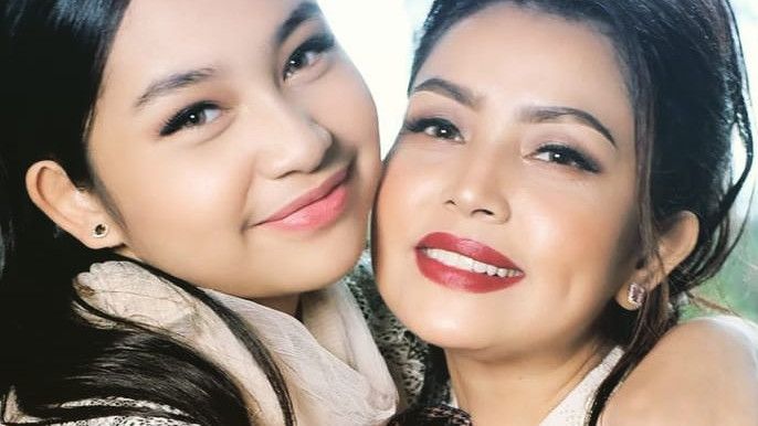 Gaya Rambut Bak Billie Ellish, Netizen Malah Salfok Bentuk Bibir Seksi Anak Mayangsari